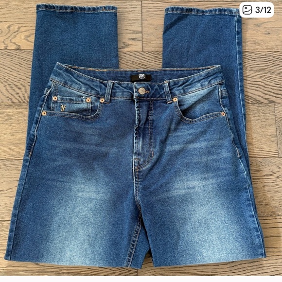 Frye Classic Blue Denim Jeans - Picture 3 of 7